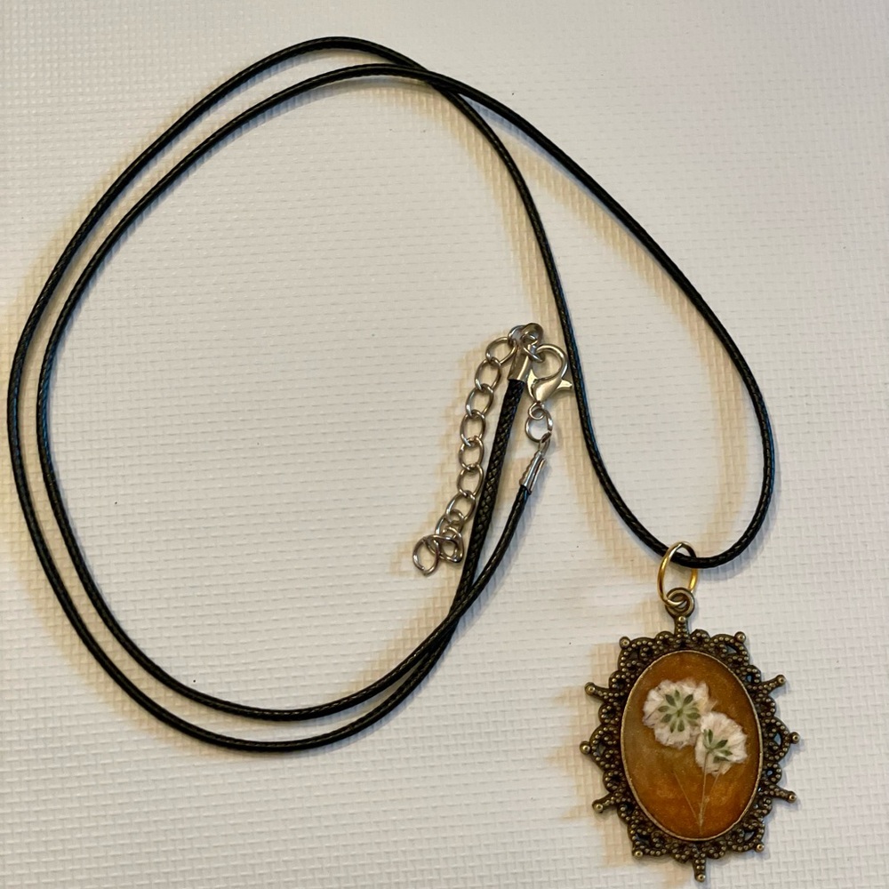 Hand Crafted Resin Gold and Cream Floral Pendant Necklace